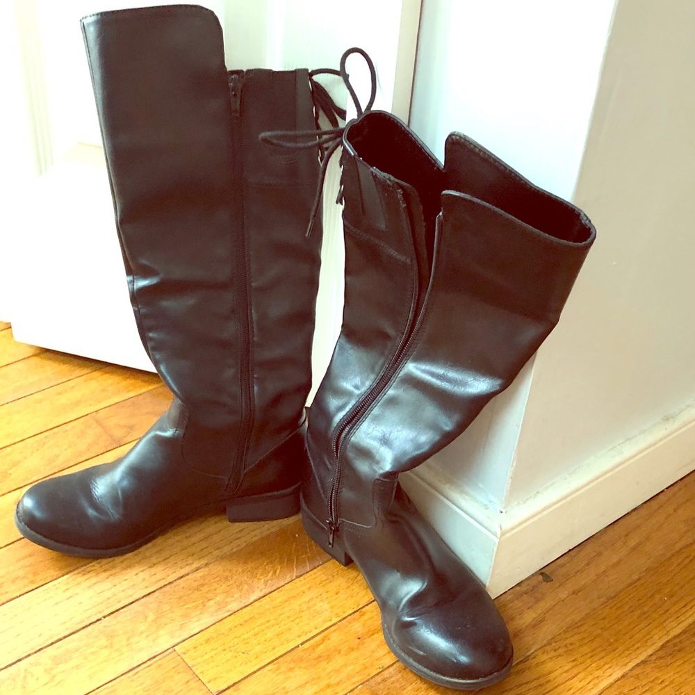 Tie back zip up black boots
